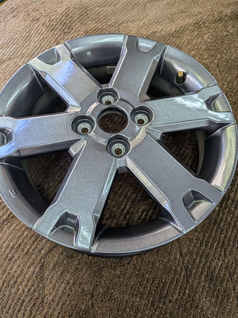 【美品】【送料無料】ダイハツ タフト　純正 15インチアルミホイール