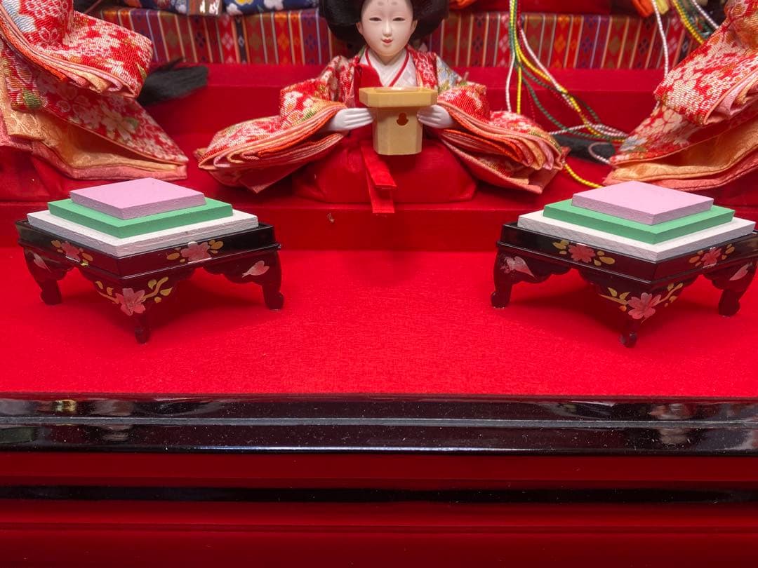 雛人形　親王五人飾りガラスケース入・間口約５４×奥行約３８×高さ約４０㎝