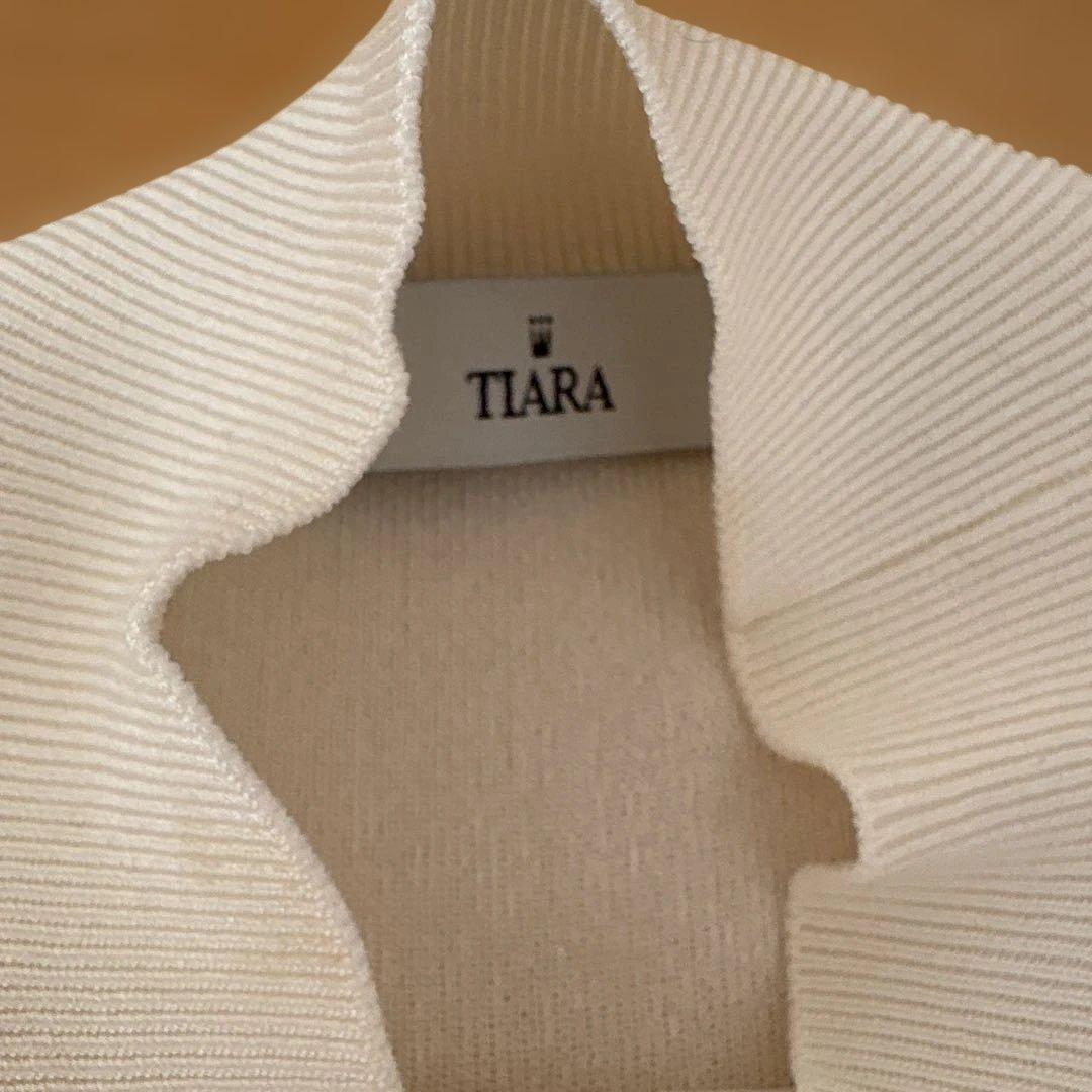 タイムセール‼️Tiara ハイネック パフスリーブ トップス