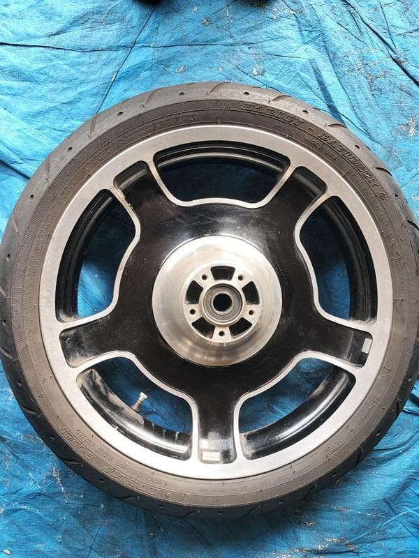 ハーレー純正FLHXフロントホイール　1インチベアリング 18インチ×3.5中古