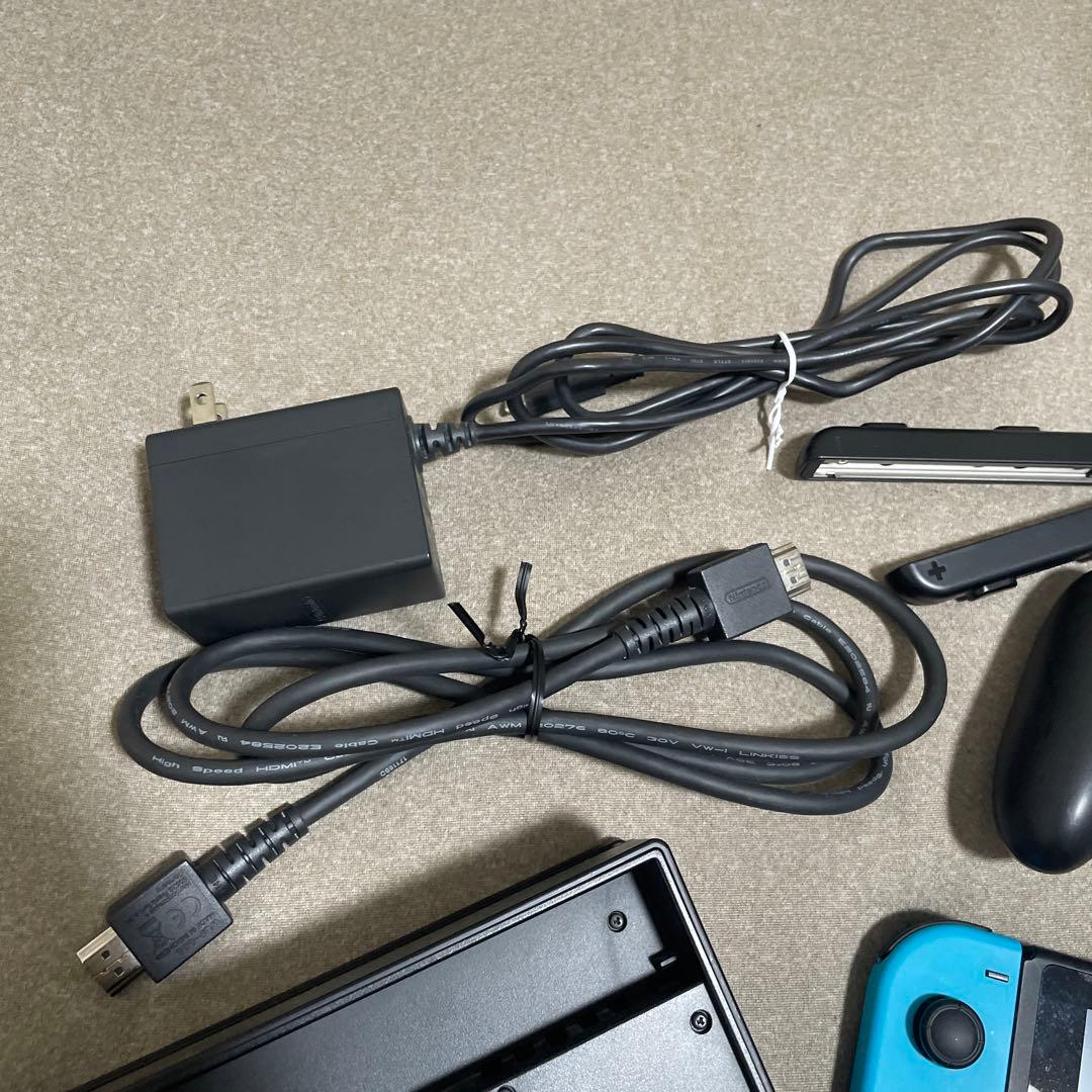 Nintendo Switch本体、ドック、ケーブル、ジョイコン