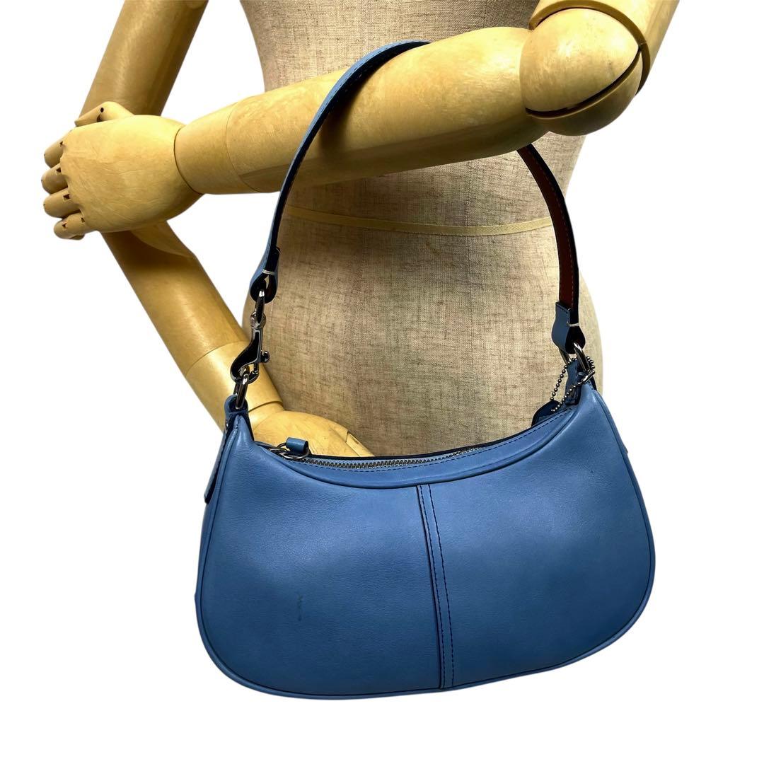 コーチ　ワンショルダーバッグ　アクセサリーポーチ　ハンドバッグ　レザー　ロゴ