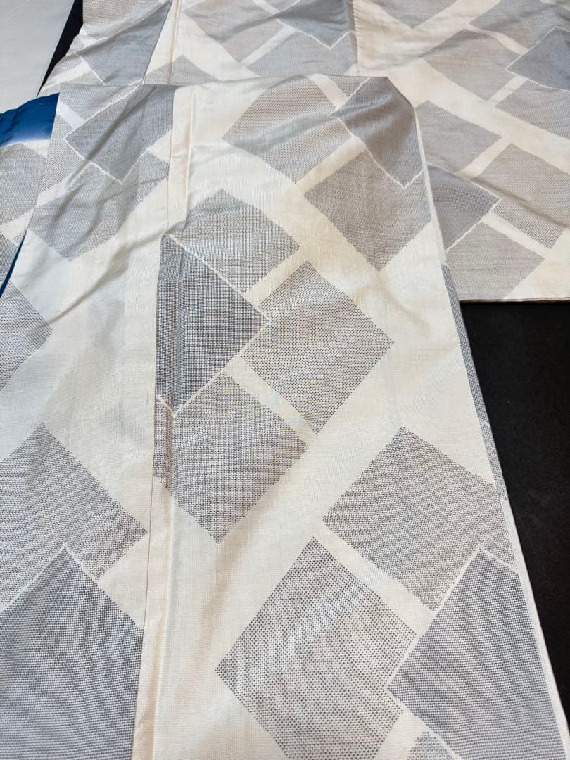 【銘品美品】「くぼた織物」本場白大島紬 白薩摩泥染「極上140亀甲 重ね色紙文様