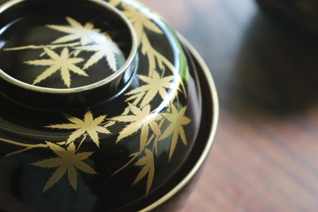 時代金縁黒漆に優美な紅葉蒔絵の映える煮物椀2点（検輪島塗蒔絵椀