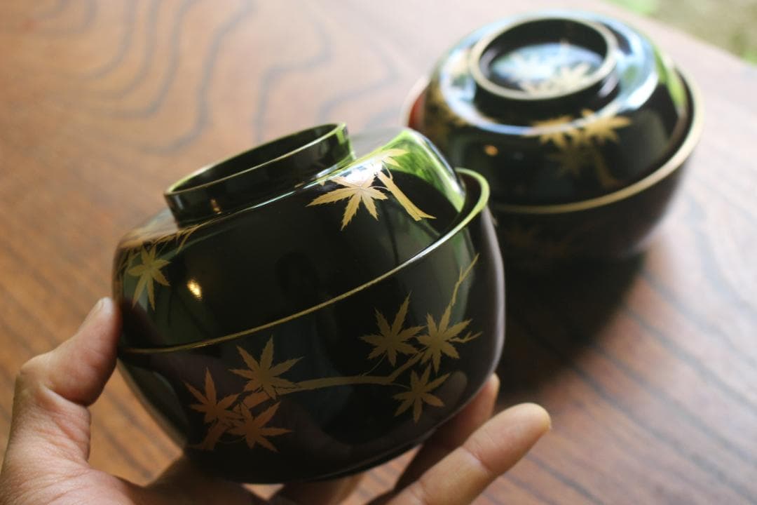 時代金縁黒漆に優美な紅葉蒔絵の映える煮物椀2点（検輪島塗蒔絵椀