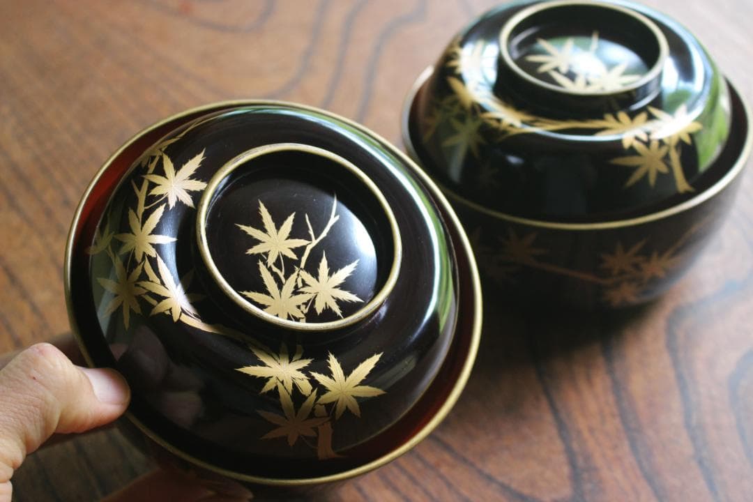 時代金縁黒漆に優美な紅葉蒔絵の映える煮物椀2点（検輪島塗蒔絵椀