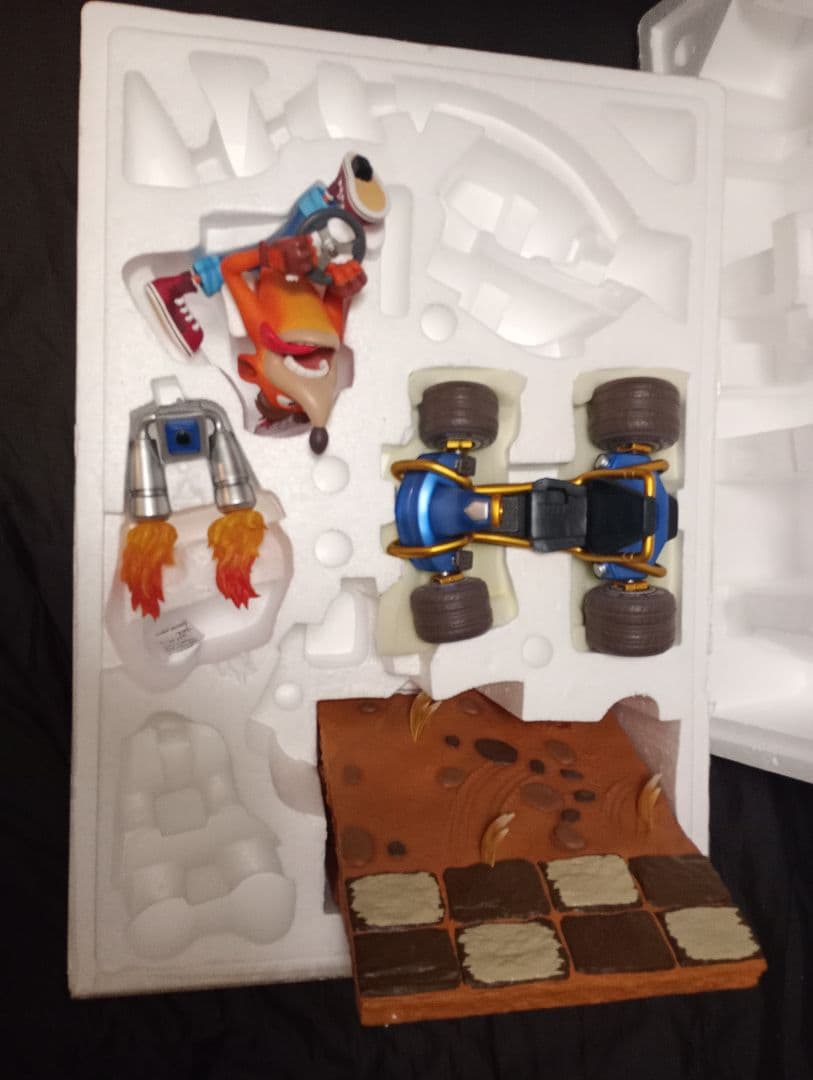 クラッシュ・バンディクー レーシング ブッとびニトロ! 　 スタチュー カート