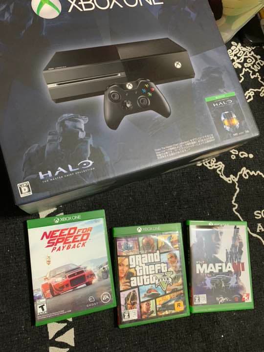XboxONE本体と他ソフト3つ