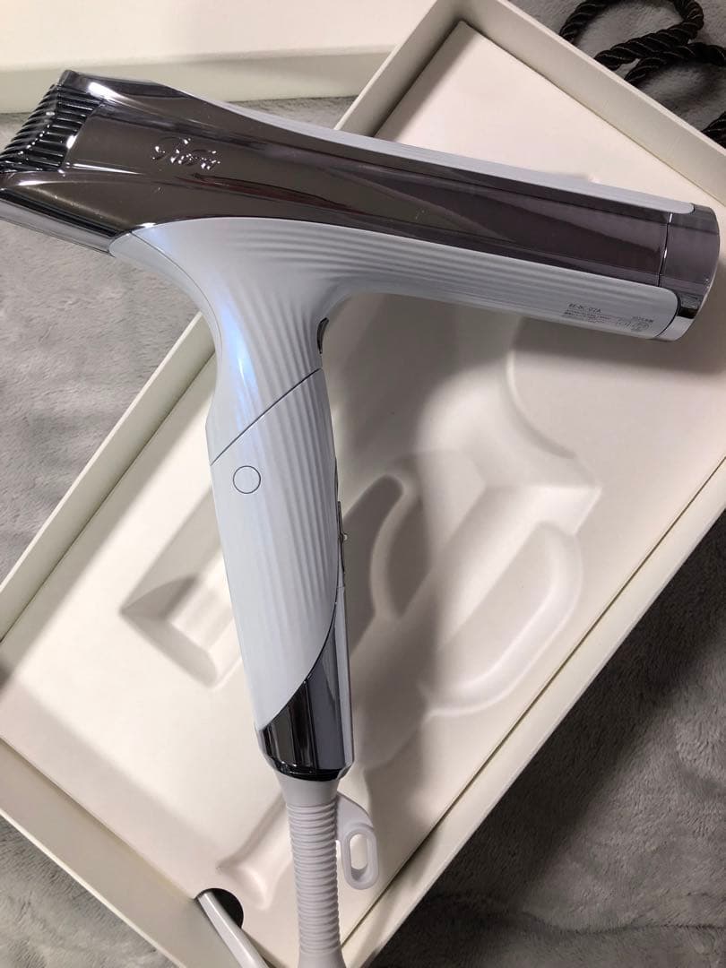 リファビューティックドライヤーS+ ホワイト★新品未使用！