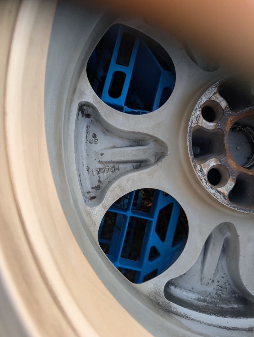 ①中古品　10系アルファード純正アルミホイール4本セットの2本