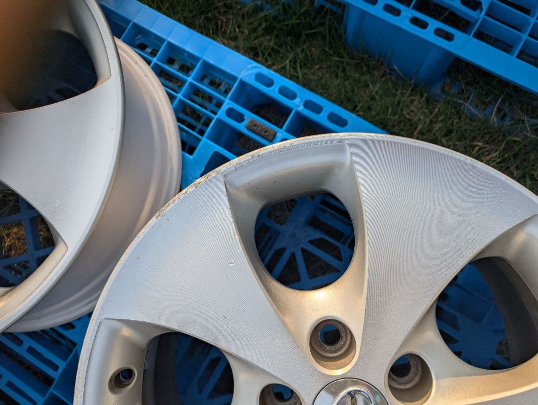 ①中古品　10系アルファード純正アルミホイール4本セットの2本