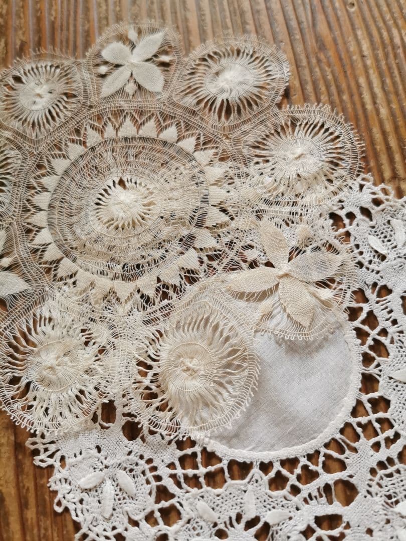 アンティーク テネリフレース 超極細糸 向日葵と太陽と花 アイボリー線状ドイリー