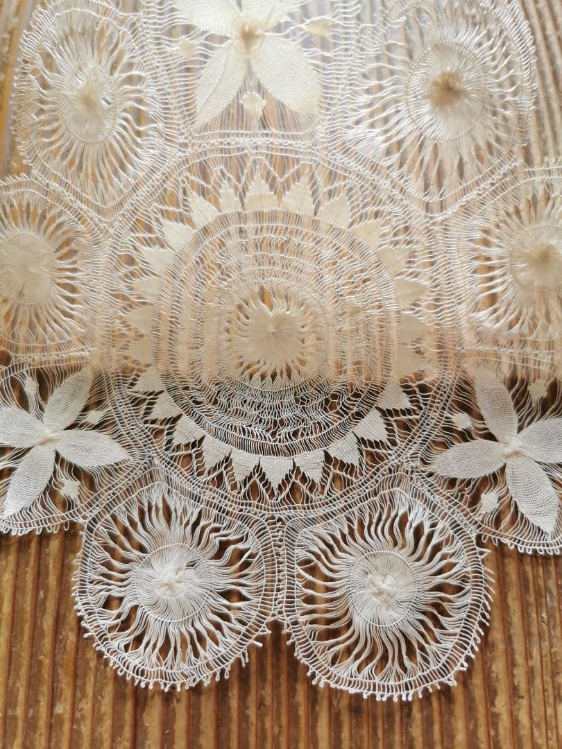 アンティーク テネリフレース 超極細糸 向日葵と太陽と花 アイボリー線状ドイリー