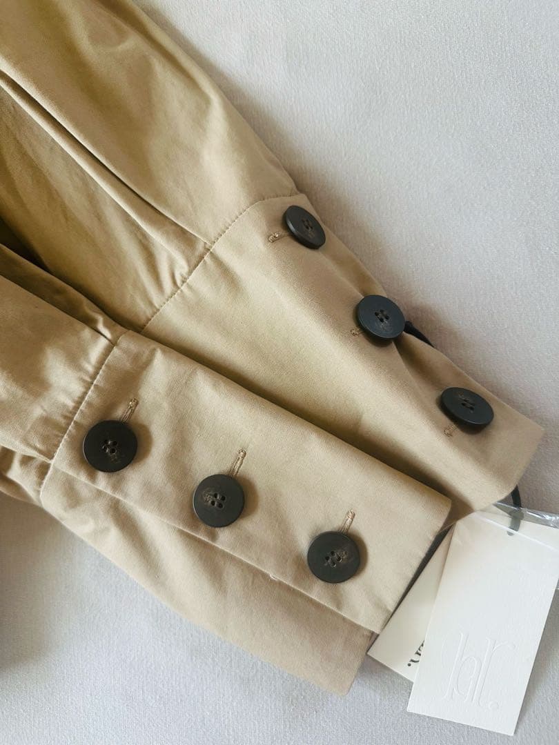 【未使用・タグ付】HER. バックギャザーブラウス 2024SS