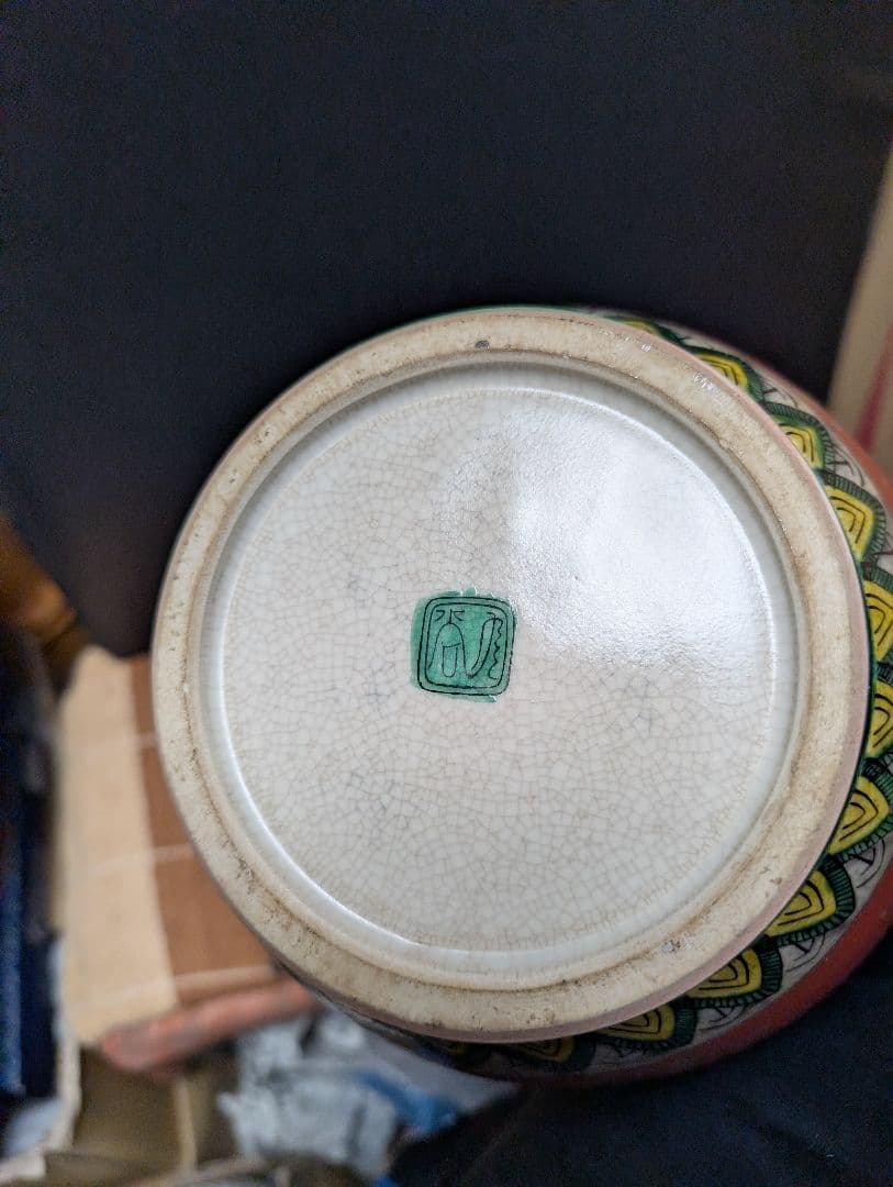 九谷焼赤絵人物図赤地の装飾花瓶 高さ65cm