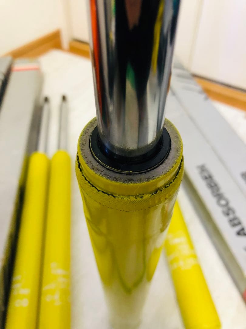 【送料込み】激安　ショックアブソーバー