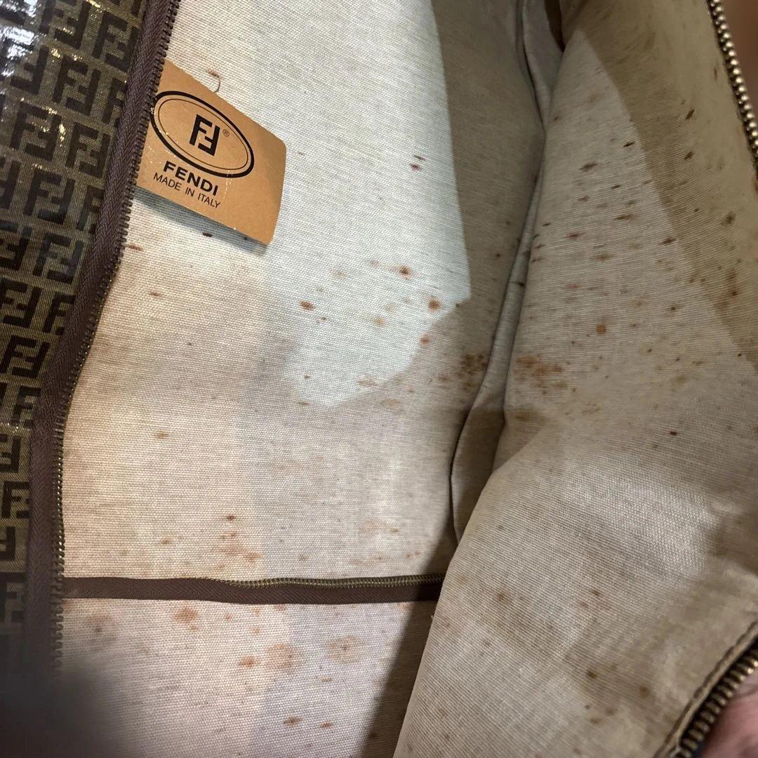 Fendi ロゴ入り 衣類カバー