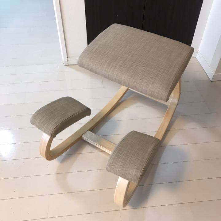 バランスチェア グレージュ