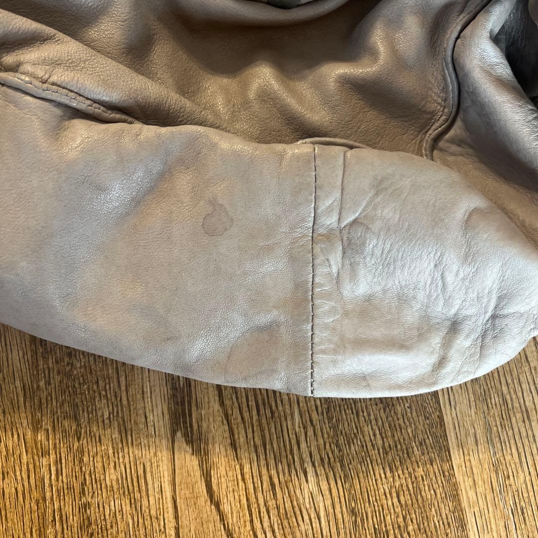 MARNI スタッズ付きグレーショルダーバッグ