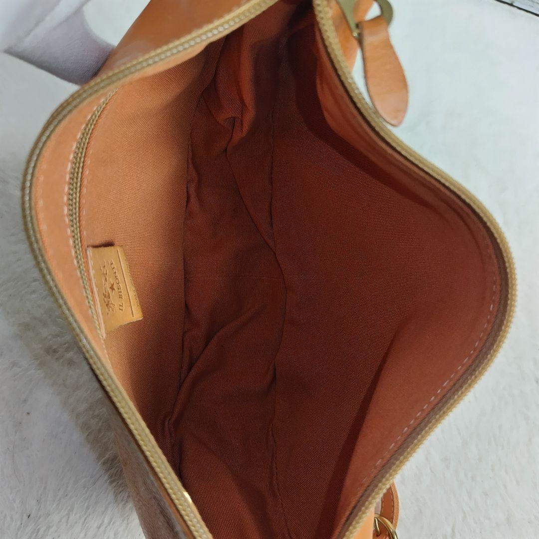 ✨IL BISONTE✨イ・ルビゾンテ　ショルダーバッグ　三日月　本革　キャメル