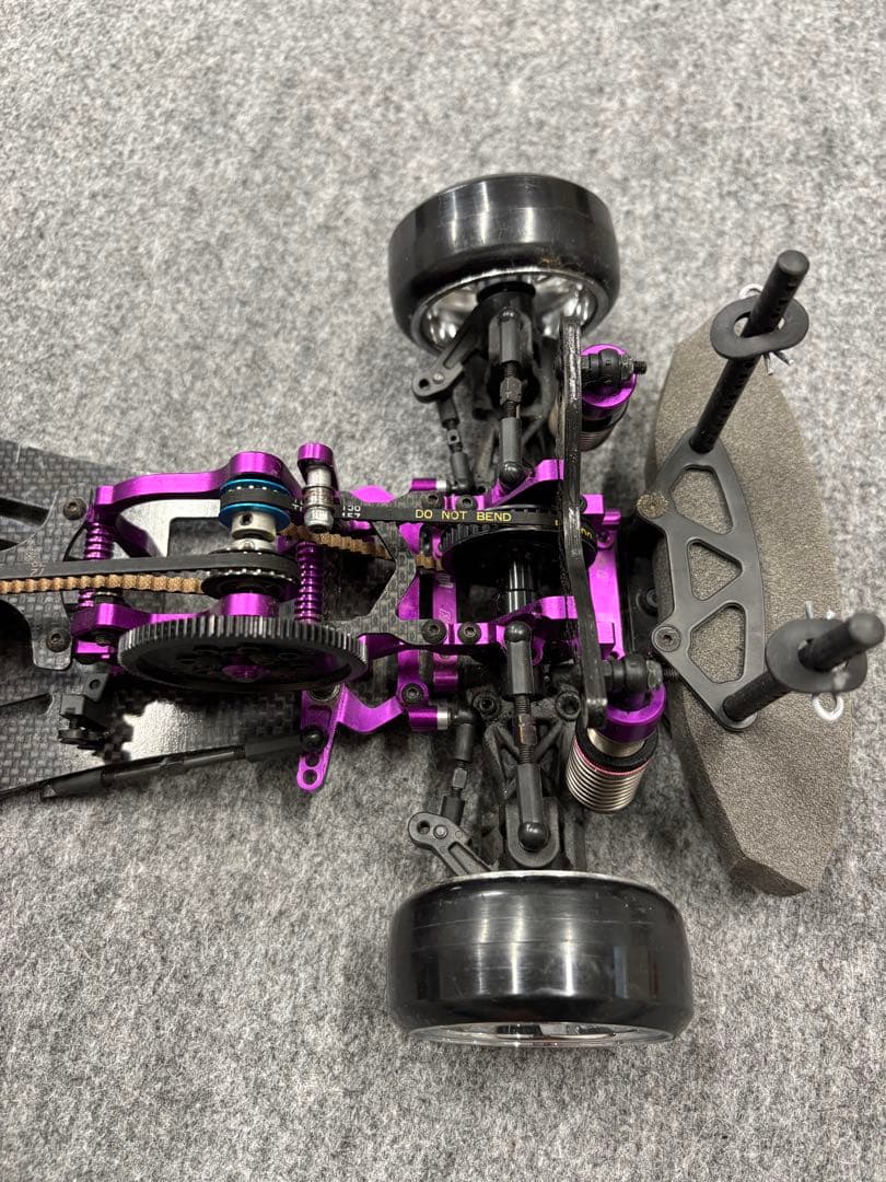 高性能カーボンファイバーラジコンカー