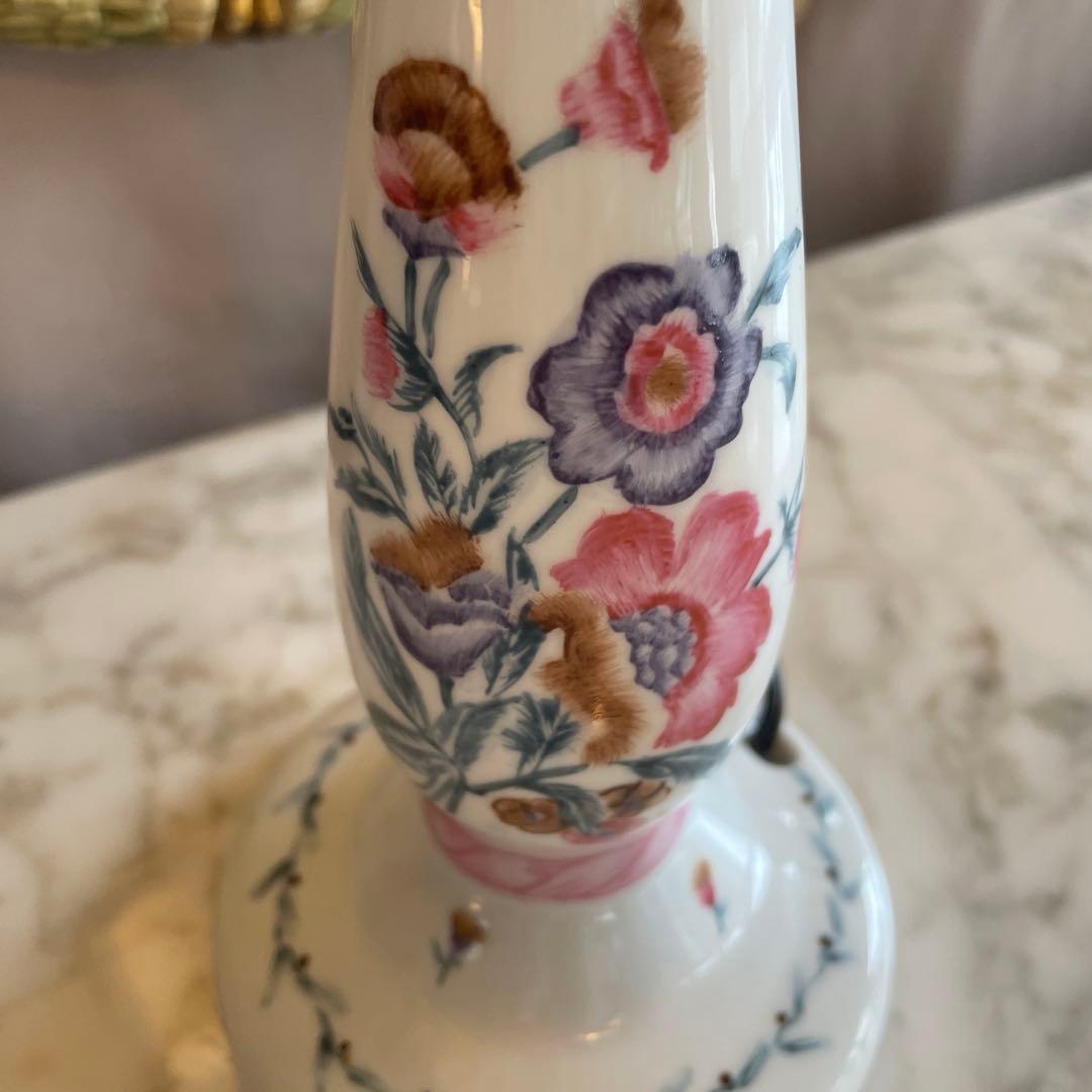 イタリア製，華奢なボディーと美しい花柄のフロアランプ