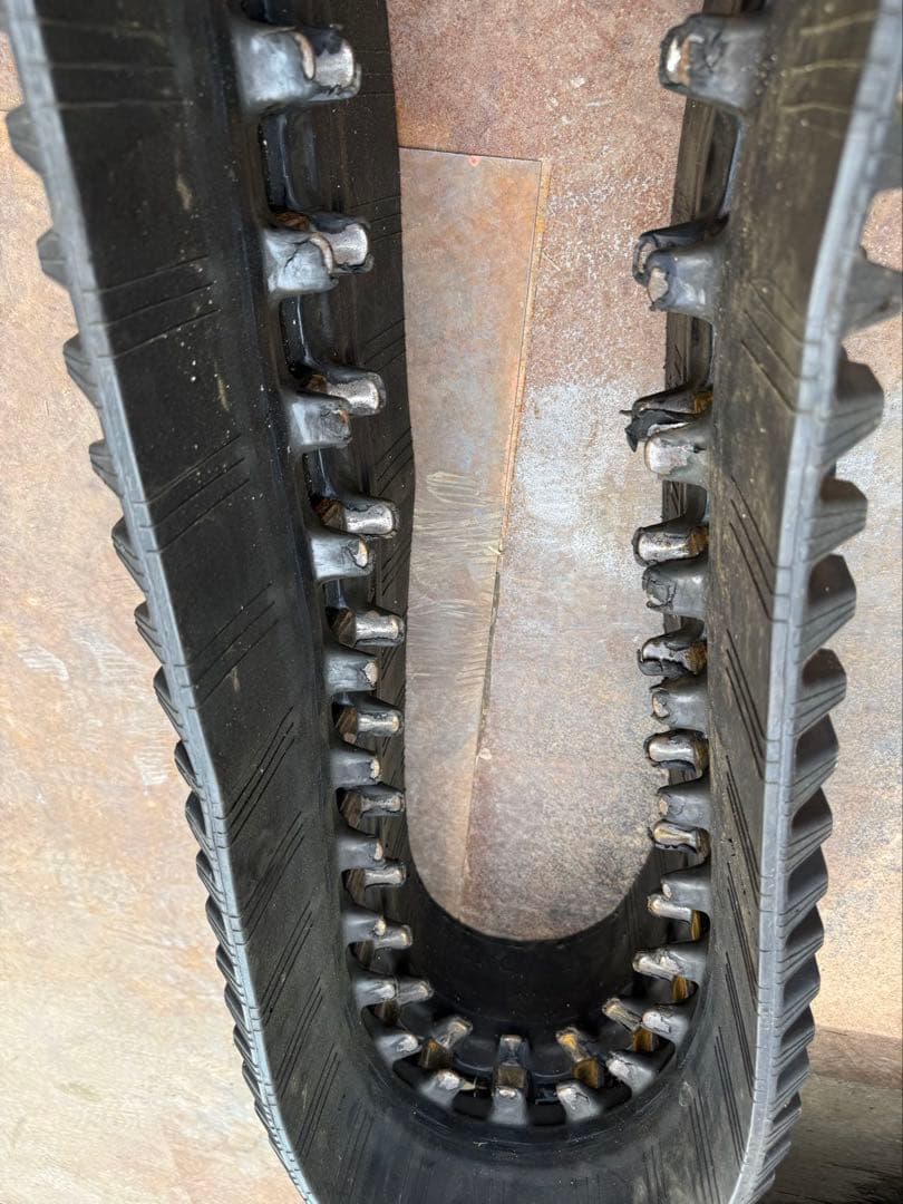 除雪機ゴムクローラー