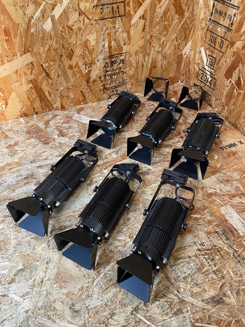 C(7757) スポットライト 6個 ダクトレール用 パンドア付き 照明器具