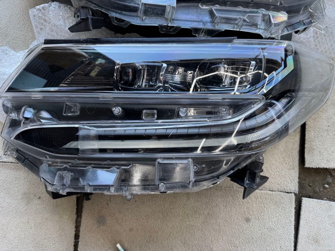 アルファード AGH30W 後期 純正 左右セット RH LED ブラック 2眼