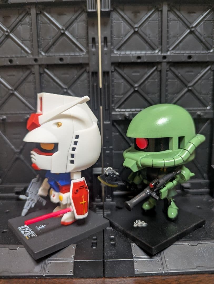 ガンプラくん、ザクプラくん：全塗装