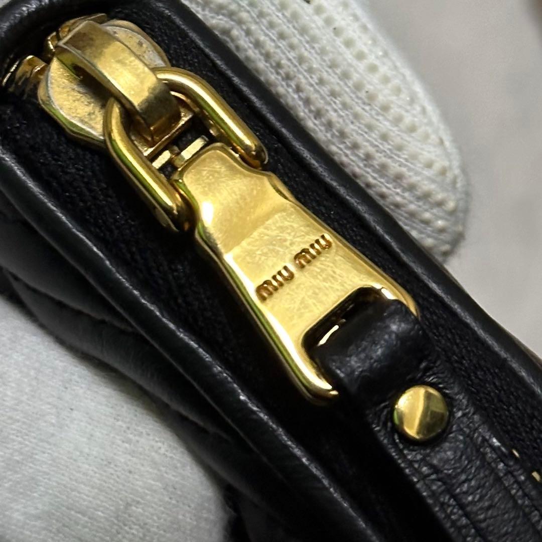 MIU MIUミュウミュウ ケース　マテラッセ　ラウンドファスナー