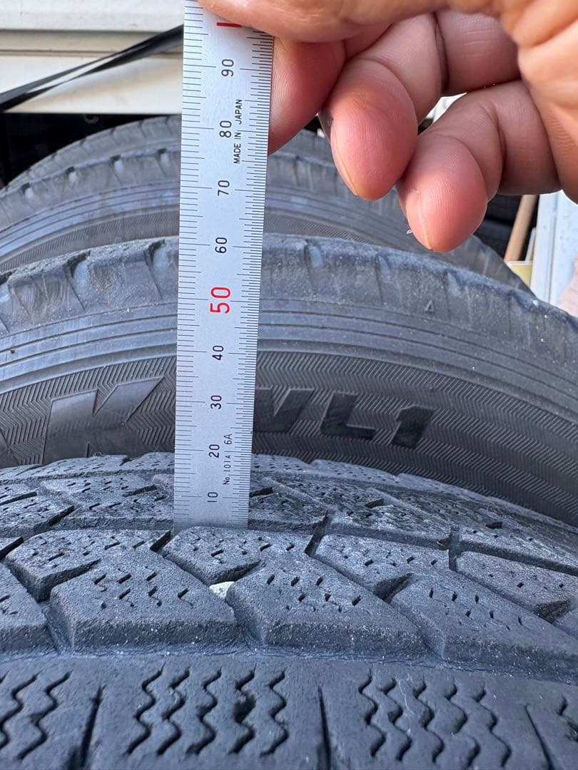 ブリヂストン スタッドレスタイヤ 195/80R15 ハイエース