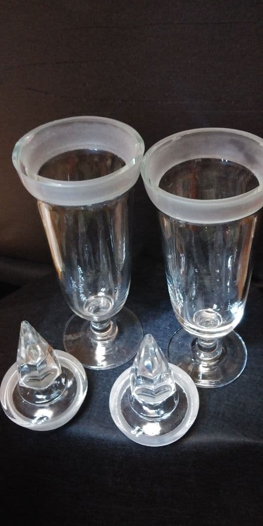 かなり珍しい昭和レトロ「剣先ガラス瓶」２個セット。気品が感じられるお洒落な逸品