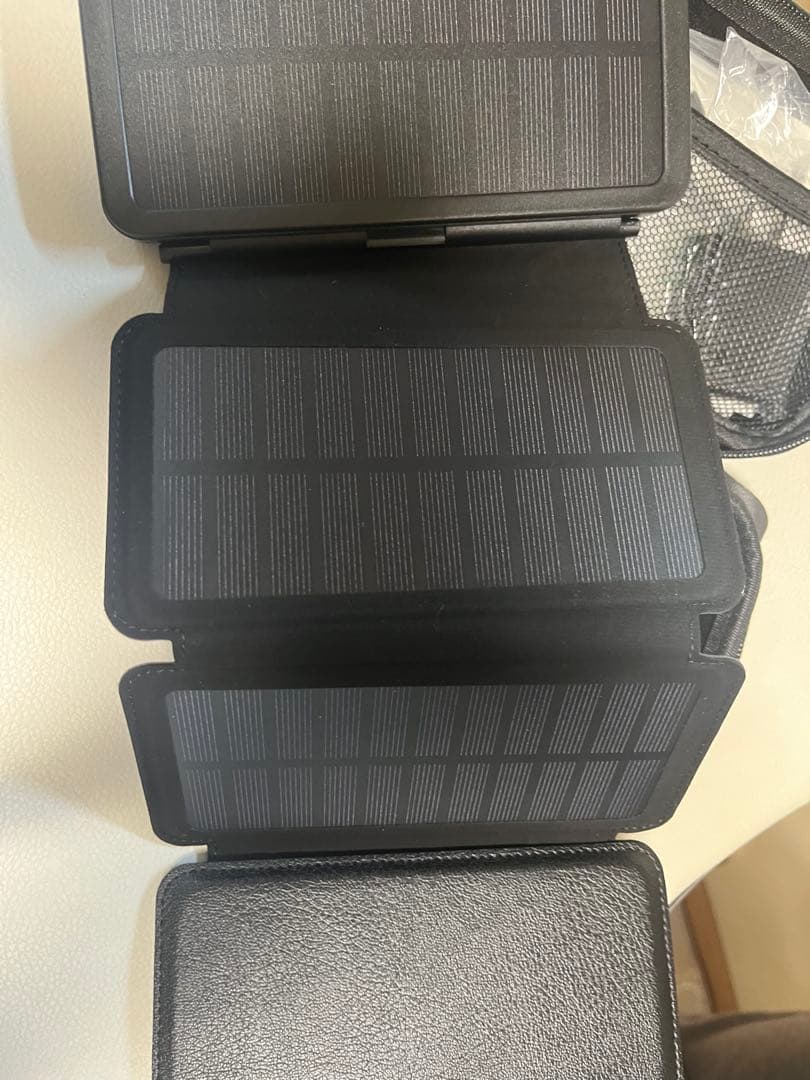 4連ソーラーパネルつきソーラーチャージャー　新品