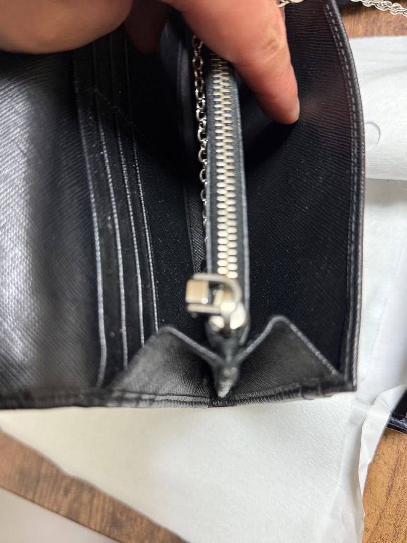 美品 保証書付 PRADA スタッズ付き ブラック長財布