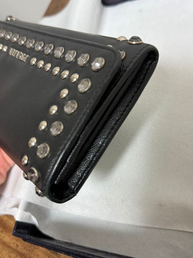 美品 保証書付 PRADA スタッズ付き ブラック長財布