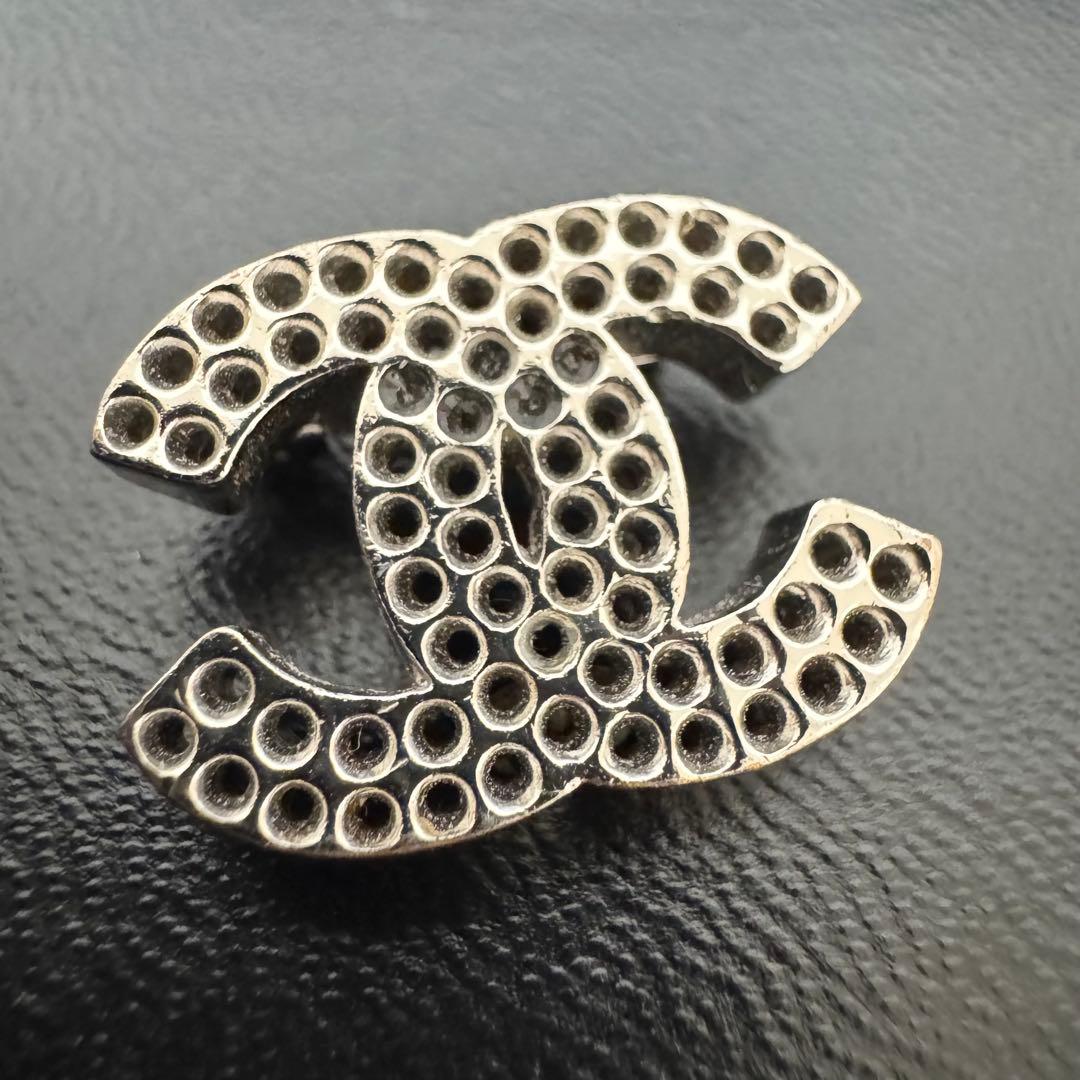 CHANEL シャネル ブローチ パンチング シルバー 小物 レディース