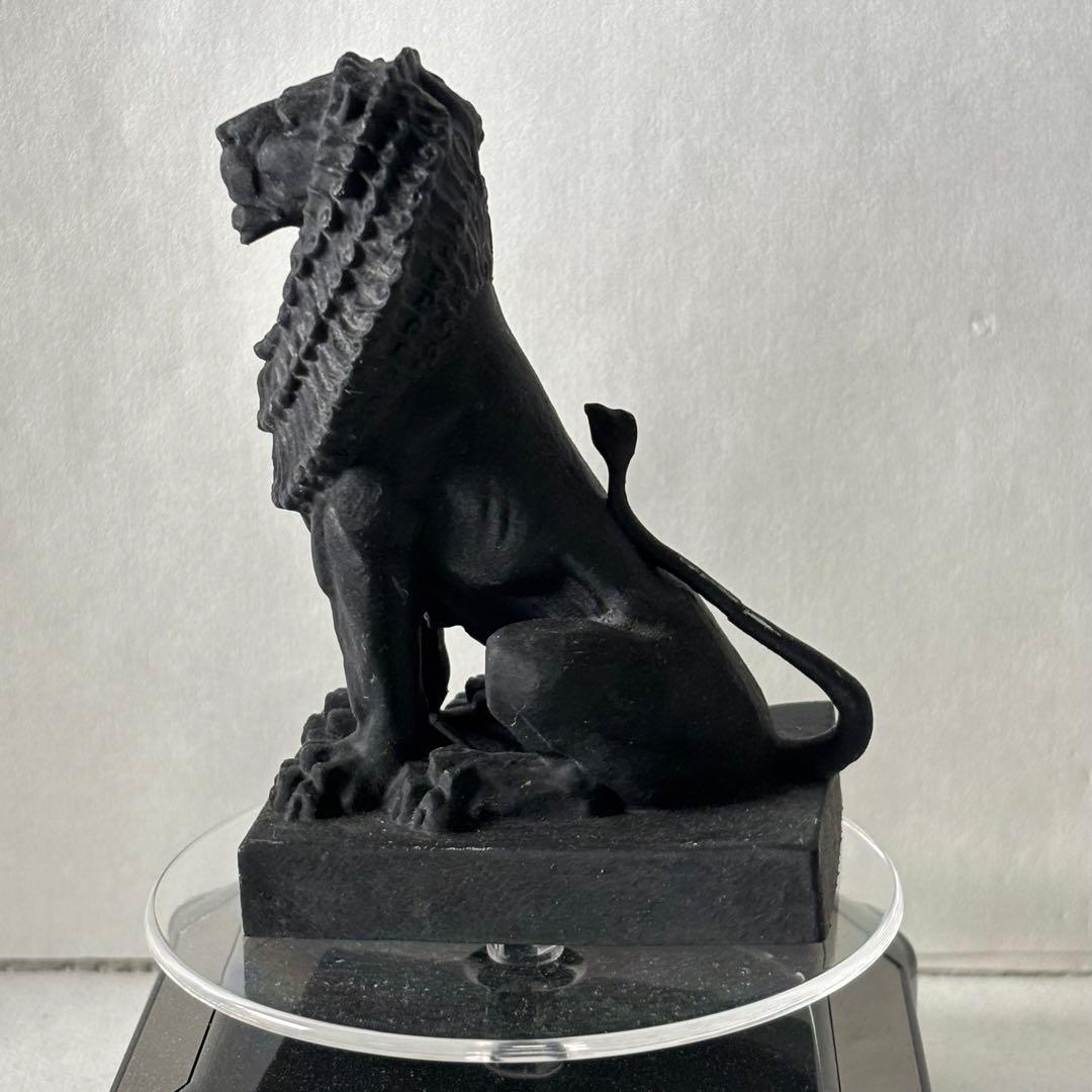 Usagi♡　レーヴェ/ライオンの像