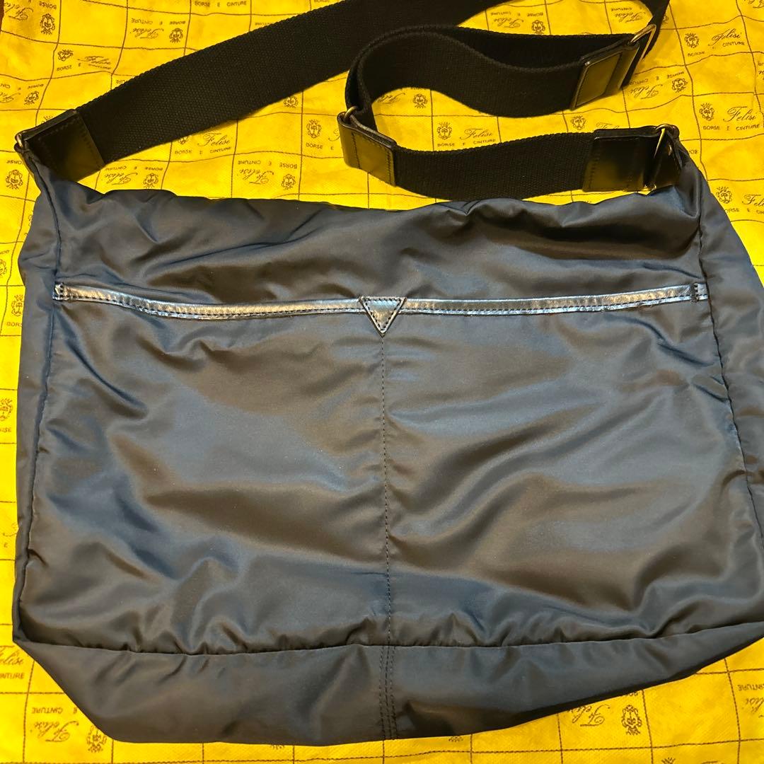 Felisi ナイロンショルダーバッグ　黒