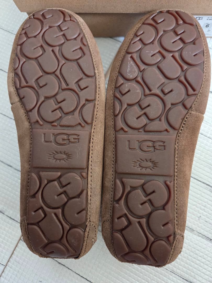 UGG(アグ) レディース ANSLEYモカシン 6サイズ