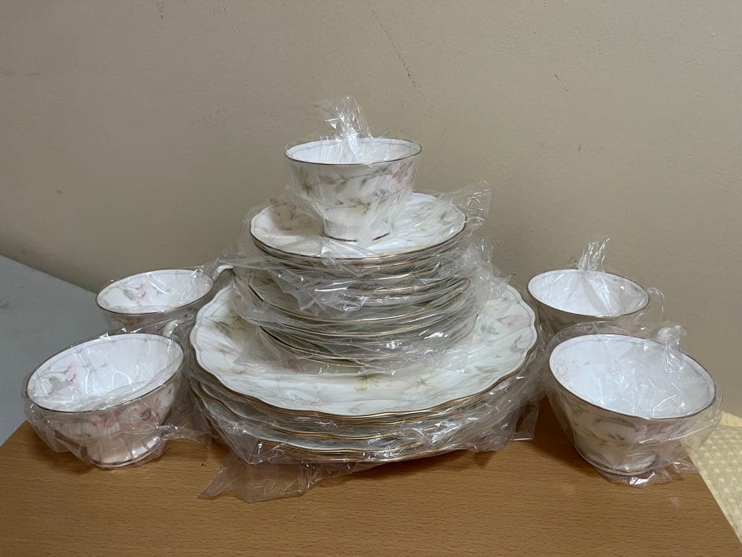 未使用ナルミ9296パステルガ一デン 27ディナーティ一碗皿38プラタ一