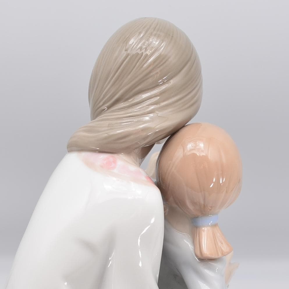 やさしさ　＃1527　★リヤドロ　スペイン　ポーセリン　光沢仕上げ　箱付き　絶版