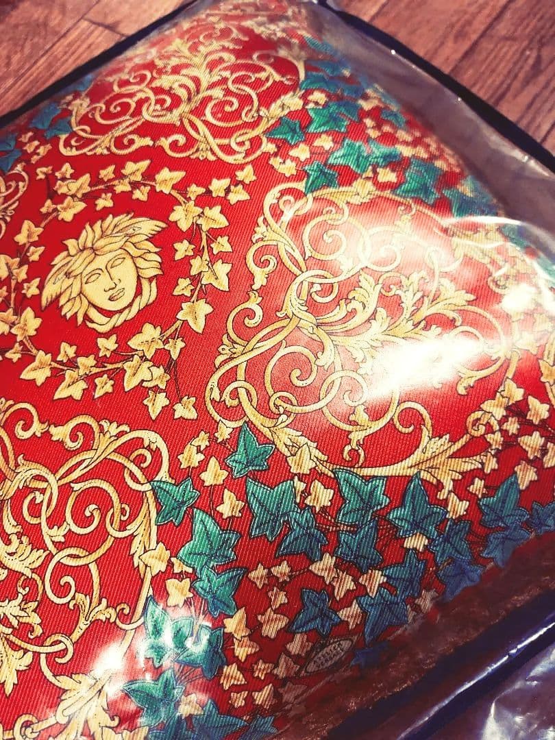 未使用2個セットジャンニヴェルサーチシルククッションリバーシブル45×45