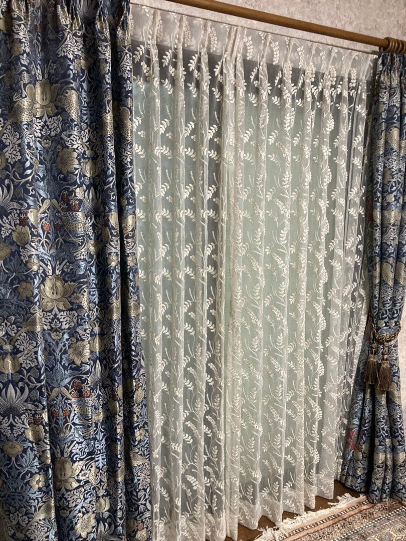 いちご泥棒ドレープカーテンと刺繍レースのセット窓の大きさ横160縦210用