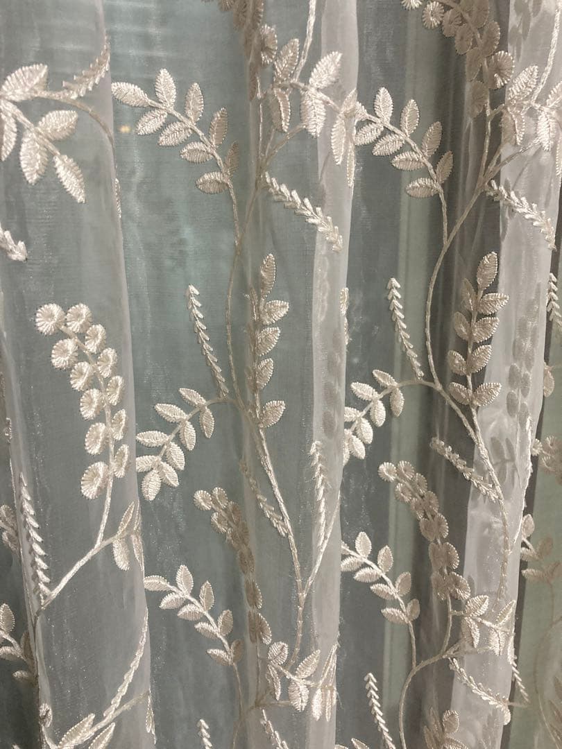 いちご泥棒ドレープカーテンと刺繍レースのセット窓の大きさ横160縦210用