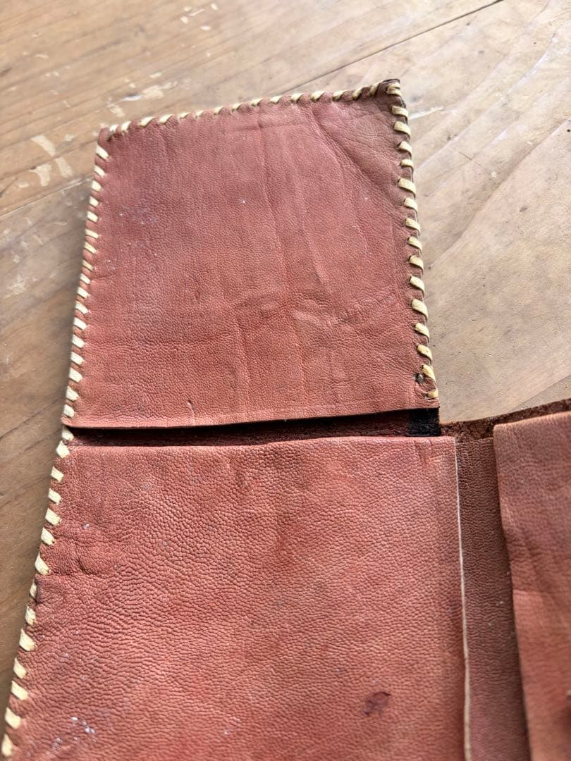 革製　ハンドクラフト　トライバル　民族　部族　工芸品　財布　革細工